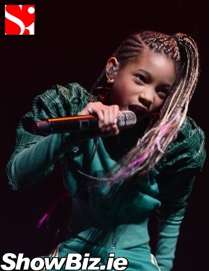 http://www.showbiz.ie/photos/2011-03-willow-smith-4.jpg